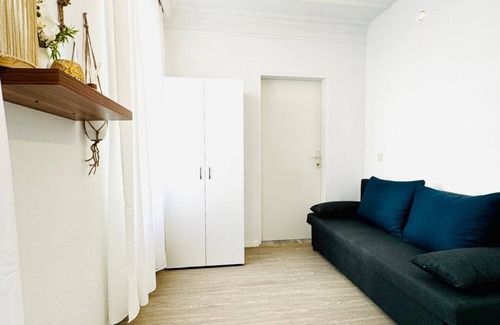 Grinzing Apartment | Lovely Room in Shared Apt 10 Min Walk to FAC Platz
