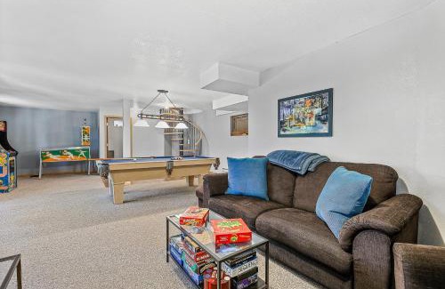 Kachina Village House | Lovely & Rustic TreeHouse Cabin - Stargazing in the Pines!