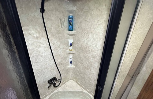 Cleburne House | Lovely RV with AC in charming Cleburne