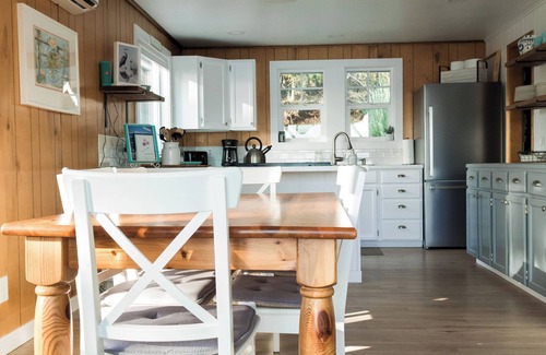 Anderson Island House | Lovely Seaside Escape! Private Beach!