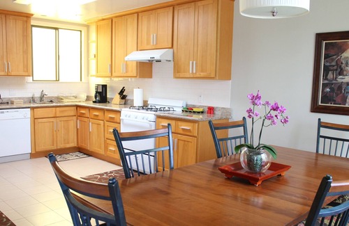 Outer Sunset House | Lovely Sf Home by UCSF, MUNI, Beach and GGP w/ Ocean Views