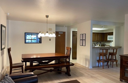 Mammoth Lakes Condo | Lovely Spacious Condo, Steps to Slopes!