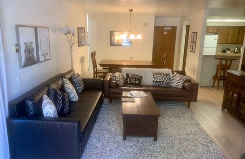 Mammoth Lakes Condo | Lovely Spacious Condo, Steps to Slopes!