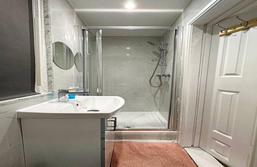 Ealing Apartment | Lovely Studio Ealing