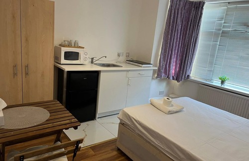 Stonebridge Apartment | Lovely Studio Flat in London