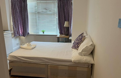 Stonebridge Apartment | Lovely Studio Flat in London