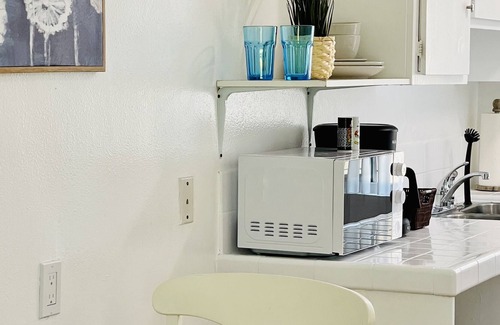 Gardena Apartment | Lovely studio in the heart of gardena..