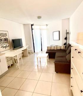 Los Cristianos Apartment | Lovely Studio Los Cristianos WIFI, Cable TV, Pool