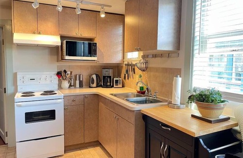 Fairfield Apartment | Lovely Suite in Heritage Manor, Free Parking