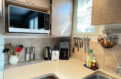 Fairfield Apartment | Lovely Suite in Heritage Manor, Free Parking