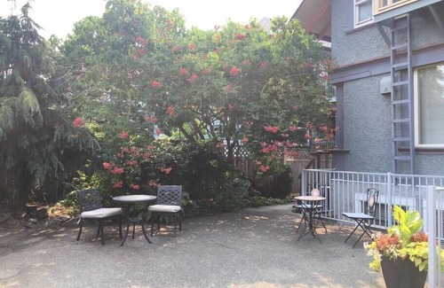 Fairfield Apartment | Lovely Suite in Heritage Manor, Free Parking