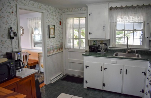 West Dennis House | Lovely three bedroom home-located in West Dennis Fingers