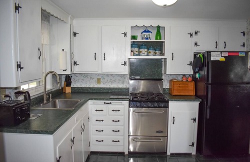 West Dennis House | Lovely three bedroom home-located in West Dennis Fingers