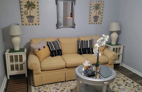 Tallahassee Apartment | Lovely two bedroom rental unit near FAMU and FSU.