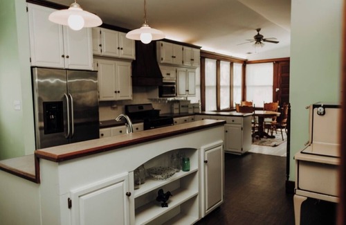 Webb City House | Lovely Victorian Mansion Centrally Located