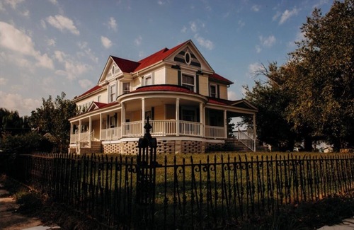 Webb City House | Lovely Victorian Mansion Centrally Located