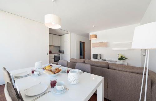 Lordelo do Ouro e Massarelos Apartment | LovelyStay - Casas Brancas - Modern Apartment with Balcony & free private parking