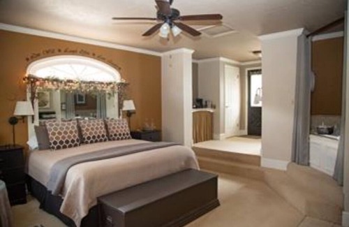 South Fork Bed & Breakfast | Lovin' Oven GUESTROOM at Arbor House Inn Bed and Breakfast on the River