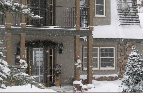 South Fork Bed & Breakfast | Lovin' Oven GUESTROOM at Arbor House Inn Bed and Breakfast on the River