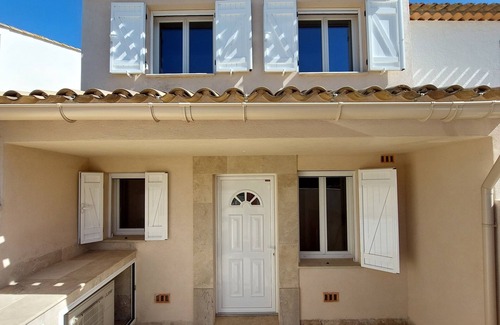 Cogolin House | Lovingly furnished holiday home with pool and air conditioning.