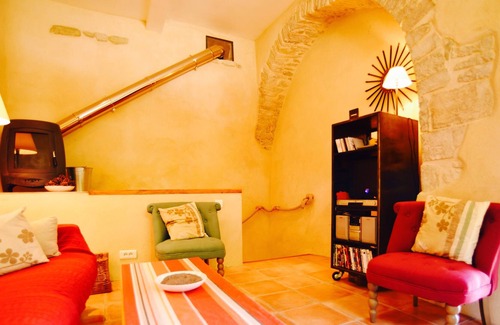 Sablet House | Lovingly restored historic village rampart house with tower and walled garden