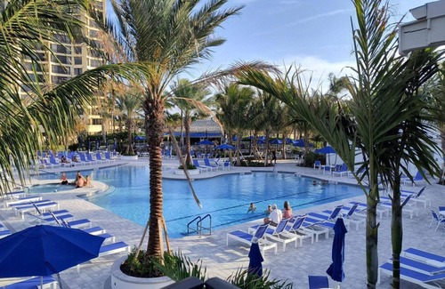 Fort Pierce Condo | LOW FALL RATES & ALMOST PRIVATE BEACH! GOLF, POOLS, TENNIS, PICKLEBALL! 1st flr