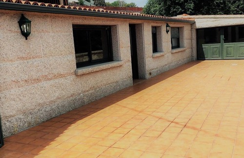 Raxo Cabin | low silver cabin with fireplace far from the bulilcio but close to everything