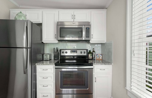 Cannonborough Elliotborough Apartment | Lowcountry Abode | Upstairs Suite, Steps to King!