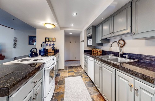 Deer Valley House | Lower Deer Valley Townhome Close to the Slopes W/Patio, Valley View & Free WiFi