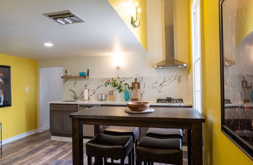 Lower Garden District House | Lower Garden Gem -modern living in a historic house-Clean&Comfortable+Parking