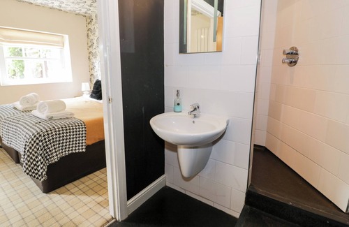 Hendrerwydd Cottage | LOWER GARDENER'S COTTAGE, pet friendly, with hot tub in Denbigh