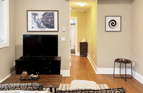 Abbotsford House | Lower Grapevine - Entire Guest Suite in Abbotsford!