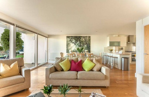 Cirencester House | Lower Mill holiday house rental with beach/lake nearby, balcony/terrace and golf