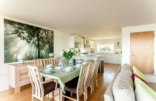 Cirencester House | Lower Mill holiday house rental with beach/lake nearby, balcony/terrace and golf