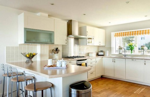 Cirencester House | Lower Mill holiday house rental with beach/lake nearby, balcony/terrace and golf