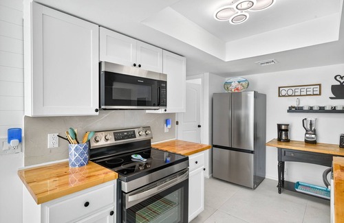 Fort Myers Beach Apartment | Lower Villa Nature View-Heated Pool/Block to Sand