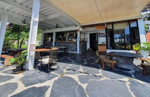 Donghe Bed & Breakfast | LowPressure restaurant & surf guesthouse