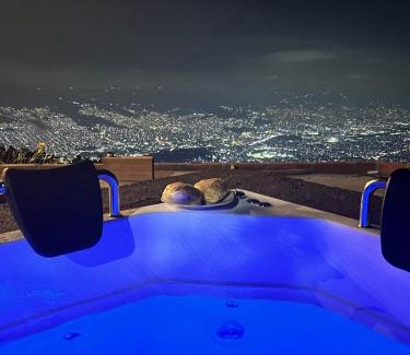 Medellin Villa | LP Finca la Pergola, Naturaleza con Lujo y una increíble vista a todo Medellín