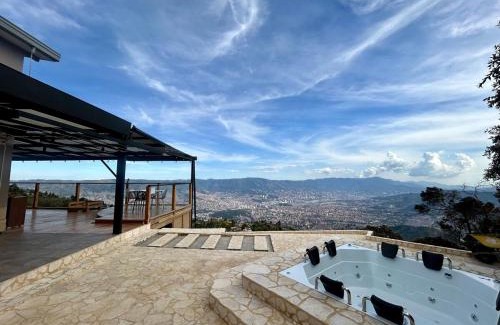 Medellin Villa | LP Finca la Pergola, Naturaleza con Lujo y una increíble vista a todo Medellín