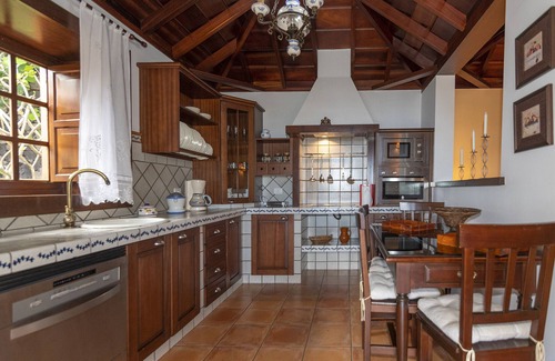 Villa de Mazo Cottage | LP1063 Holiday cottage with shared pool in Mazo