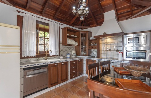 Villa de Mazo Cottage | LP1063 Holiday cottage with shared pool in Mazo