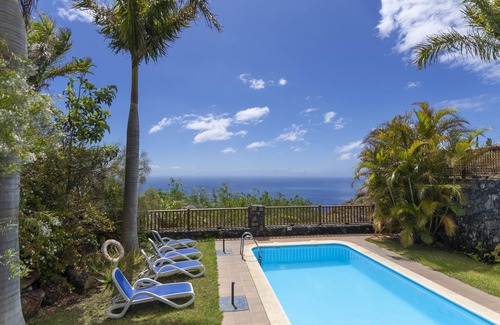 Villa de Mazo Cottage | LP1063 Holiday cottage with shared pool in Mazo