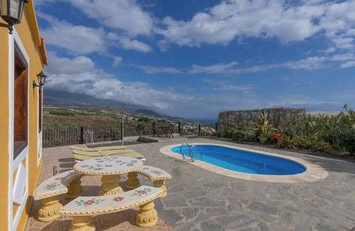 Los Llanos de Aridane Cottage | LP1103 Holiday cottage with private pool in Tazacorte