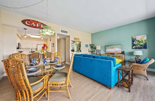 Historic Lahaina Front Street Condo | LS PH4 Breathtaking Panoramic Mountain Views