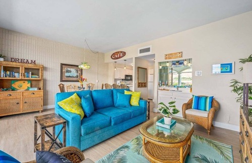 Historic Lahaina Front Street Condo | LS PH4 Breathtaking Panoramic Mountain Views