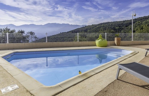 Taillet Cottage | Lucas's lodgings offer you at Rose and Jb's, breathtaking view.