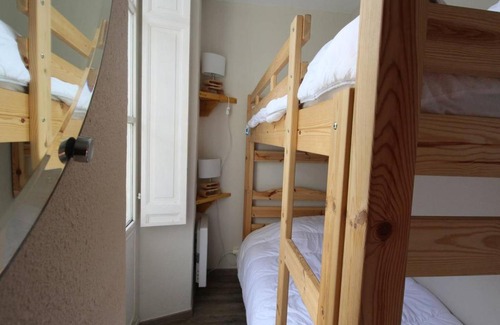 Bagneres-de-Luchon Apartment | Luchon - 2 Pièces Cabine pour 6 Pers. avec Parking et Animaux admis - FR-1-313-226