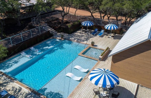 Dripping Springs Cabin | Lucky Arrow Retreat: Porch Houses