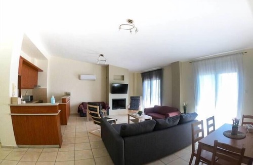 Nees Pagases Apartment | Lucky's Homes - Sunny Beachfront Suite