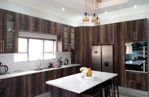 Komani Bed & Breakfast | Lucolo Palace B&B Queenstown